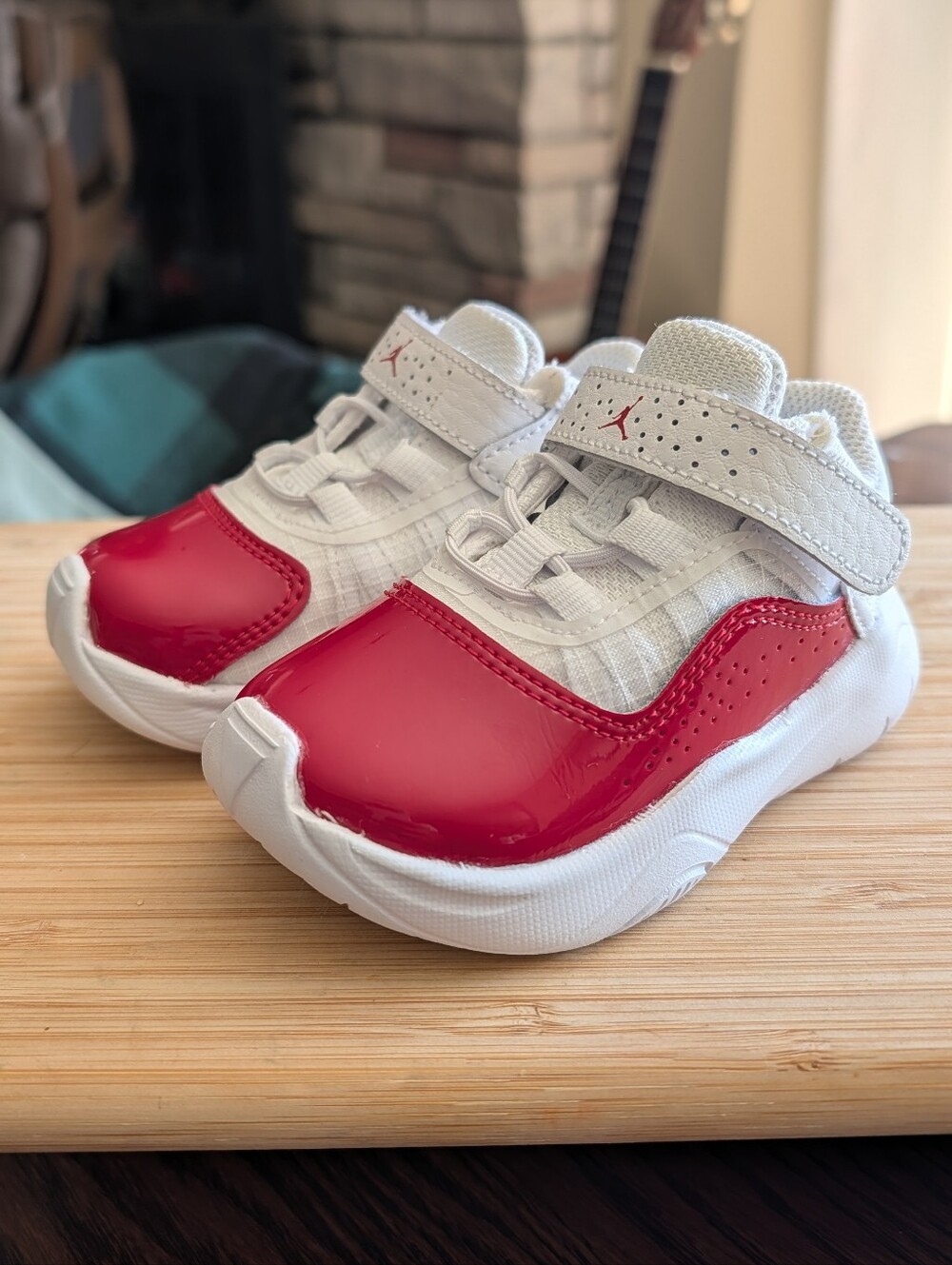 Air Jordan 11 CMFT Low sneakers (Toddler size 5)